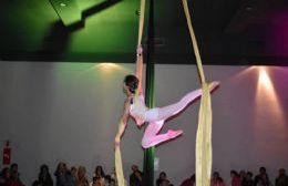 Muestra de acrobacia en tela