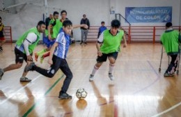 Adultos mayores y jóvenes compartieron juegos y risas en las "Olimpiadas en Vacaciones"