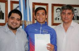 Ayuda económica al deportista Orestes Cáceres