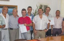 Entrega de subsidios a clubes colonenses