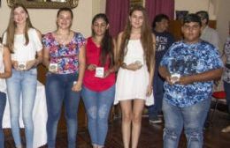 Premiaron a los alumnos con mejores promedios de Colón