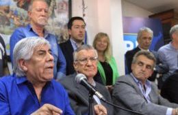 El intendente dijo presente en el regreso de Moyano y Solá al PJ