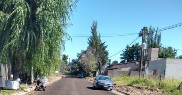 Avanza la obra de cordón cuneta en Barrio Mangrullo