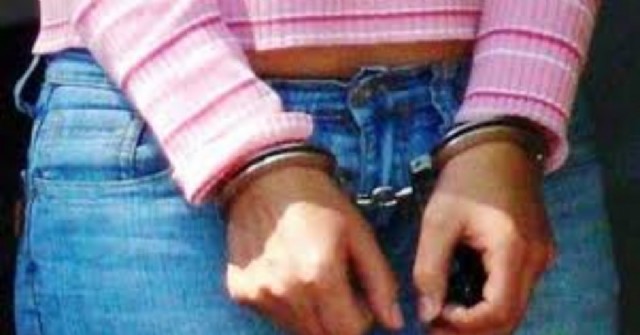 Mujer detenida por daños y amenazas