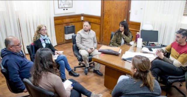 Analizan otorgar desayuno y merienda a cuatro escuelas secundarias