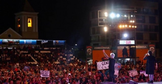 Cosquín: La plaza no se equivoca y ovacionó a Indios de Ahora