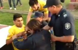Un jugador de El Fortín fue agredido con un cachetazo por una agente policial rojense