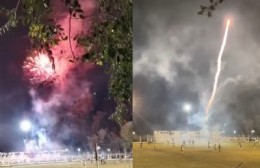 Los fuegos artificiales fueron lanzados desde la parcialidad ocupada por los simpatizantes del equipo visitante.