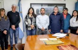 Desde el Municipio se invita a todas las personas alcanzadas por esta iniciativa a inscribirse en el Honorable Concejo Deliberante (calles 17 y 51), de lunes a viernes, de 8 a 13 horas.