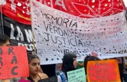 La jornada, que es de invitación abierta, contará con palabras alusivas, intervenciones artísticas y el cierre con una ofrenda floral en el monolito de 50 y 18.